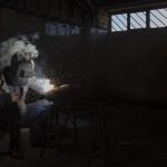 Dinas Damkar Banyuasin Tangani Pohon Tumbang di Kantor Walikota